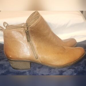 Lucky Brand Basel Leather Ankle Booties in Toffee